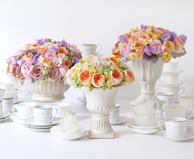fragility, artificial, bouquet, flower arrangement, table, saucers, flower head, roses, gift, decoration, 720P, no people, ceramic, ranunkulyus, vase