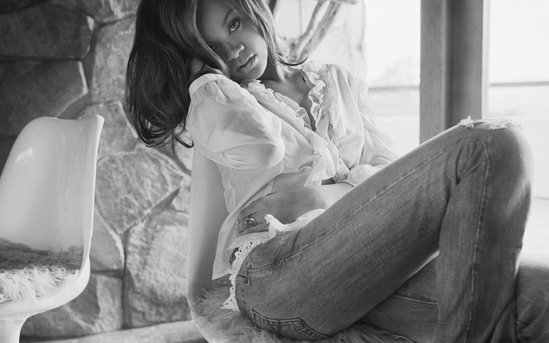 room, rihanna, 720P, sun, jeans, legs