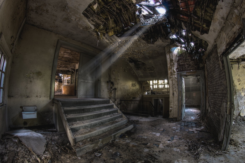 house, stage, abandoned, devastation, architecture, bad condition, the building, ruined, dirty, built structure, the wreckage, damaged, no people, the room