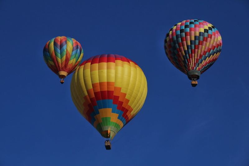up, peaceful, pattern, air vehicle, clear sky, flying, blue, flight, hot air balloon, balloon, nature, adventure, ballooning festival, 1080P, hot air