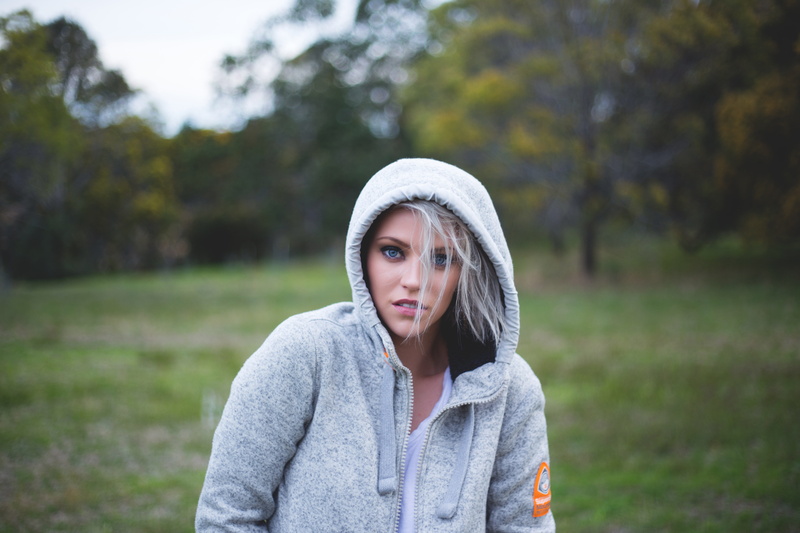 beautiful woman, lens, hoodie, daytime, field, autumn, sweatshirt, hood - clothing, headshot, person, selective, shift, clothing, front view, warm clothing