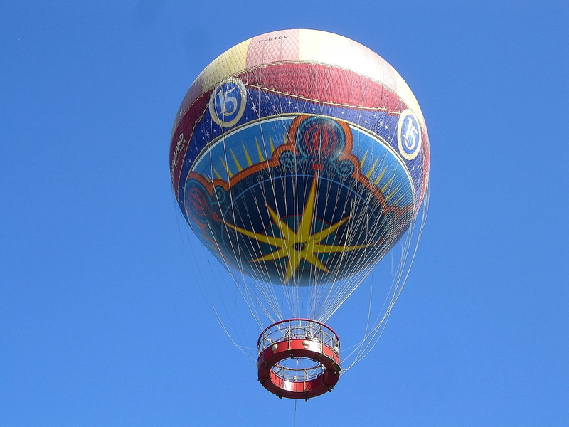 air Vehicle, air, 2K, sunny, no people, flying, Hot Air Balloon, sunlight, blue, amusement park ride, copy space, travel, Disney, low angle view, adventure