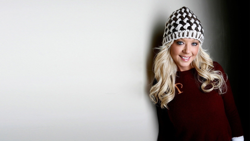 1080P, teenager, fashion, adult, hat, smiling, blond hair, beautiful woman, front view, copy space, clothing, one person, tara reid, young adult, portrait