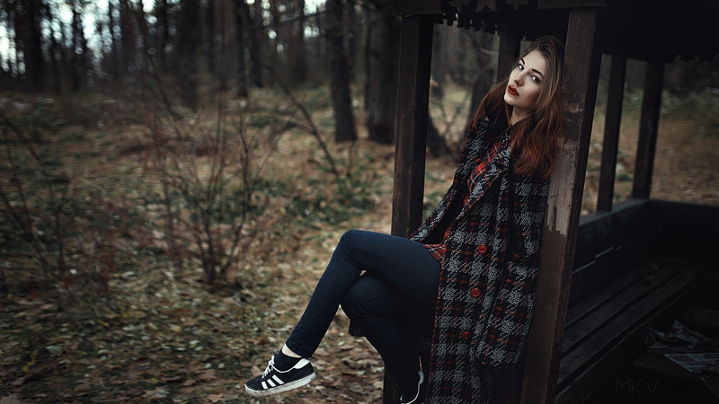 land, leisure activity, lifestyles, sneakers, one person, tree, pants, contemplation, warm clothing, three quarter length, hairstyle, shirt, nature, adult