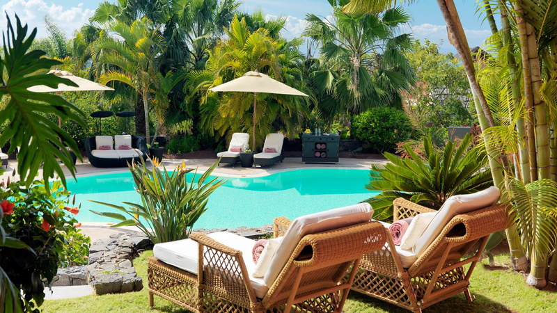 tourist resort, swimming pool, resort, lounge chair, seat, backyard, chair, leisure, villa, nature, sunlounger, 1080P, no people, pool, sunlight, outdoors
