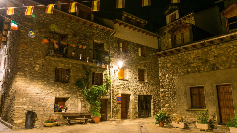 architecture, town, bench, vintage, huesca, benasque, old town, alley, wall, europe, spain, stone wall, banderitas, 5K