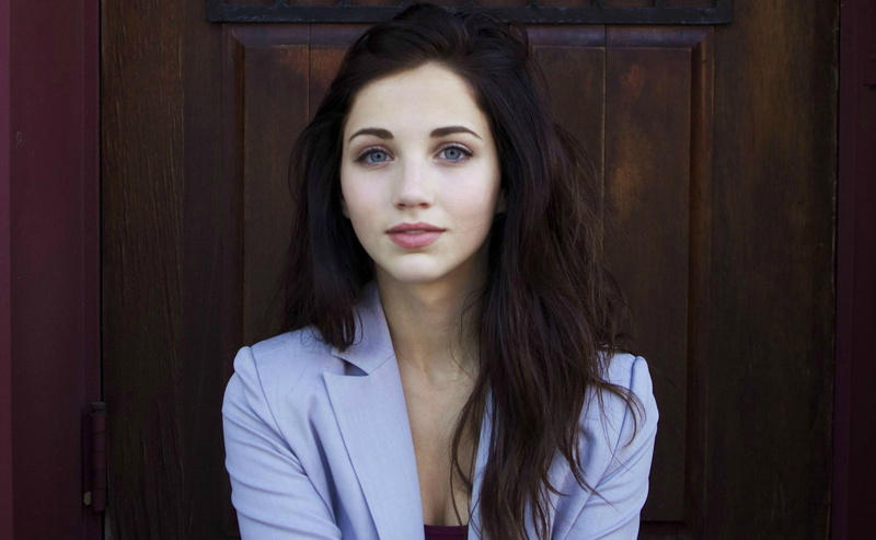 2K, indoors, Emily Rudd, young women, looking at camera, brunette, portrait, young adult, beautiful woman, adult, front view, one person, face, casual clothing
