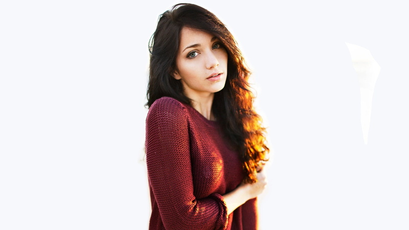 blue eyes, arms crossed, model, white background, brunette, women, 1080P, looking at viewer, sweater, Emily Rudd, sunlight