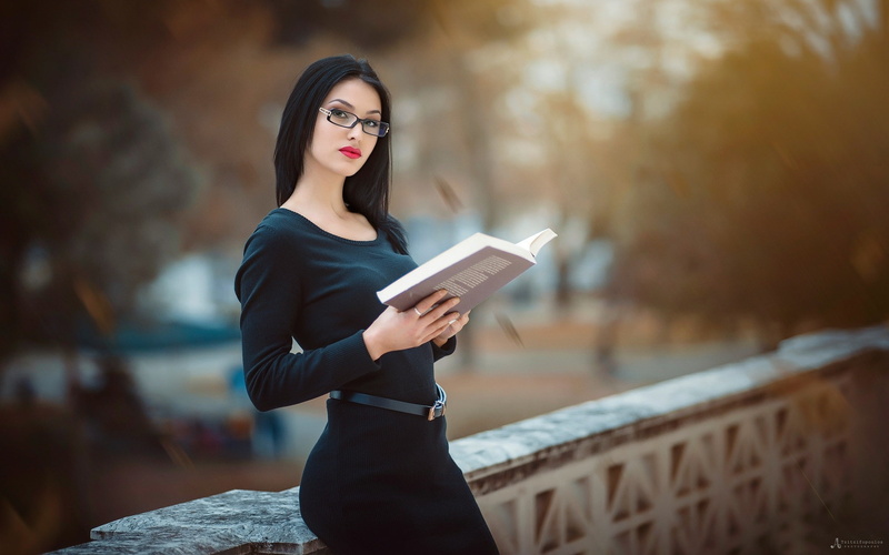 eyeglasses, depth of field, beauty, long hair, women, casual clothing, focus on foreground, young adult, hair, outdoors, hairstyle, books, one person, beautiful woman