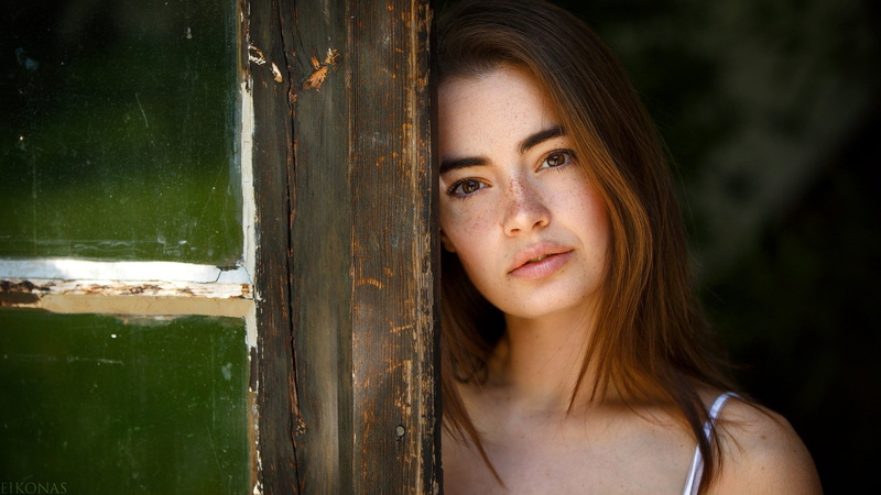 face, brunette, Eikonas, women, portrait, 1080P, Lidia Savoderova, brown eyes, freckles, juicy lips, women outdoors