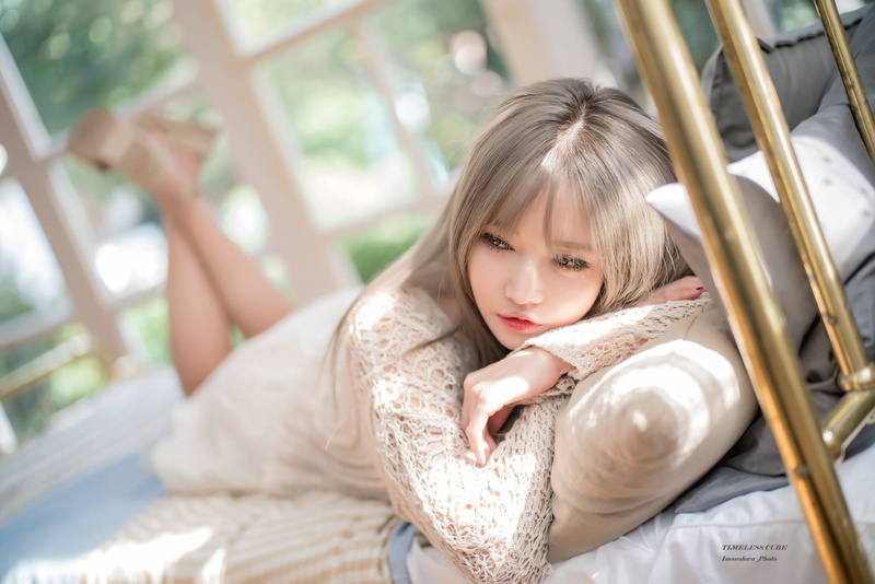 sunlight, Han Ga Eun, lying down, lying on front, long hair, Asian, 1080P, in bed, model, legs crossed