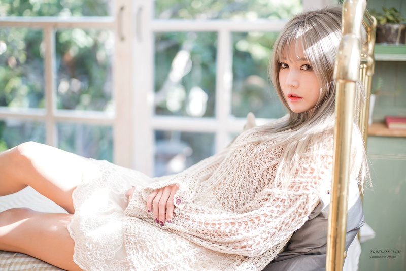 in bed, sensual gaze, Asian, long hair, depth of field, 1080P, sunlight, dappled sunlight, model, Han Ga Eun