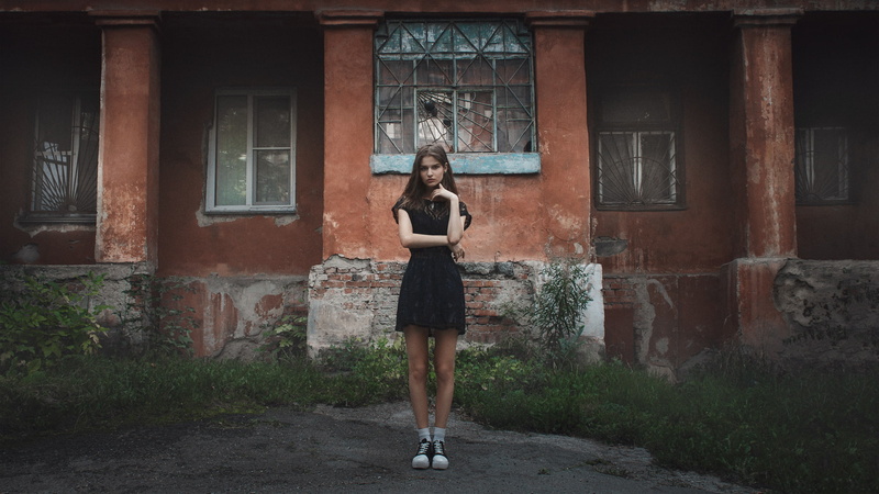 young, portrait, clothing, model, russian, Jeanne, mood, look, girl, grid, grass, house, dress, brown hair, Windows, the building, Ivan Kopchenov, beauty