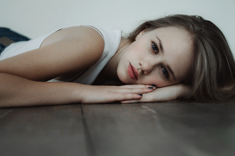 model, 720P, lying down, face, blonde, Ivan Kopchenov, women, looking at viewer, portrait, long hair