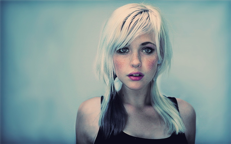 simple background, Devon Jade, blonde, freckles, makeup, face, looking at viewer, women, white hair, lipstick, 1080P, open mouth