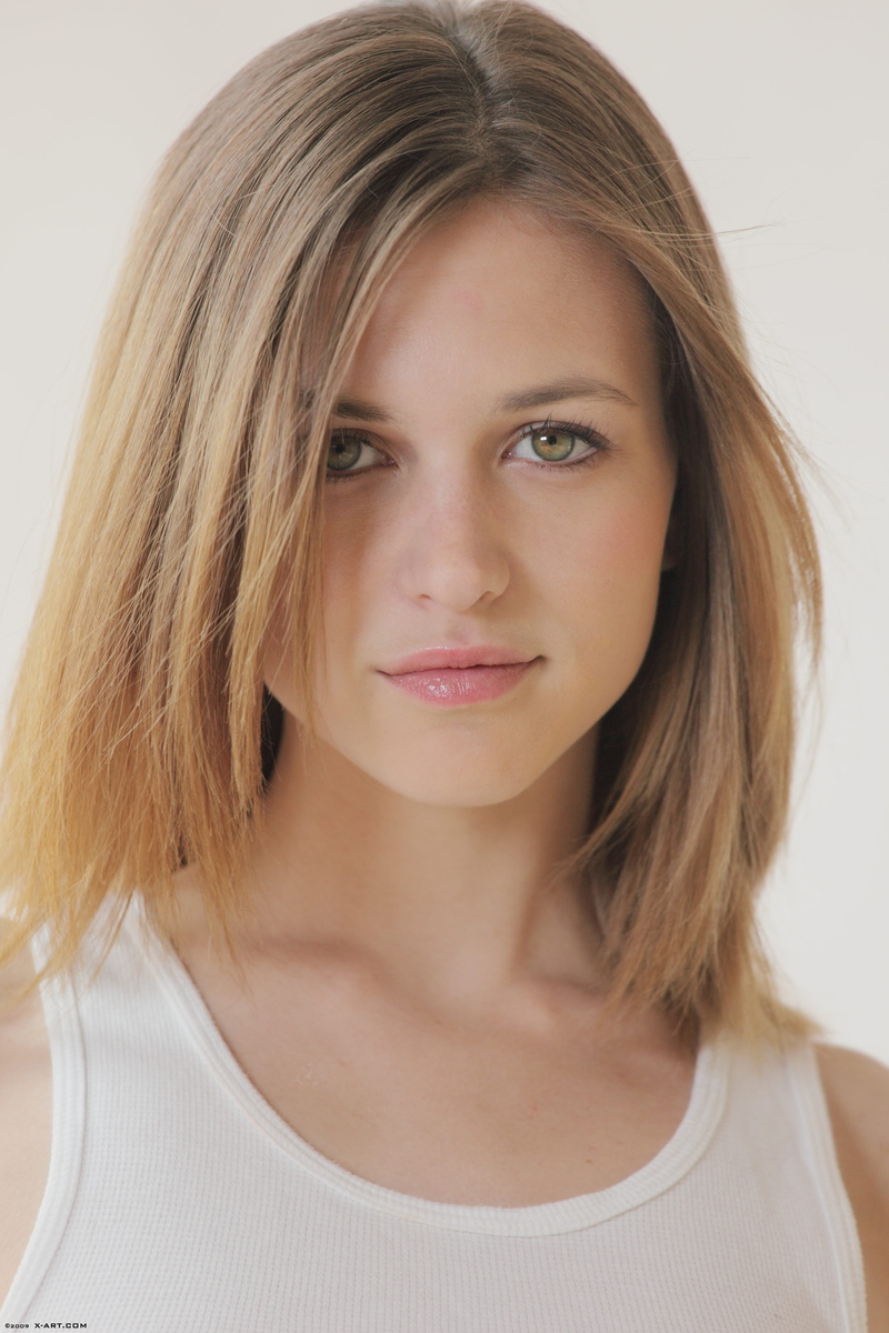 headshot, looking at viewer, one person, adult, model, beauty, blond hair, hairstyle, contemplation, fashion, Carlie, beautiful woman, long hair, front view