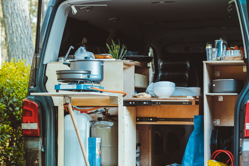 metal, t5, no people, indoors, day, van, mode of transportation, seat, tent, transportation, forest, wood, lighting equipment, vanlife, camperlife, menaje de cocina
