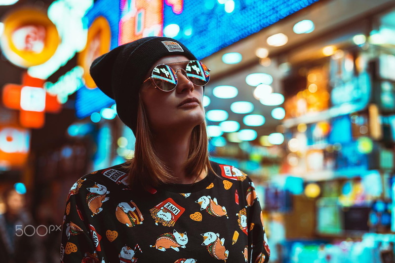 lifestyles, 500px, glasses, looking, casual clothing, leisure activity, illuminated, portrait, focus on foreground, depth of field, beautiful woman, street