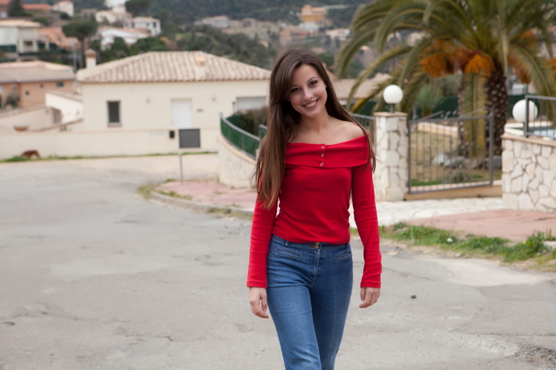 front view, adult, 5K, day, portrait, beautiful woman, casual clothing, lorena garcia, young adult, built structure, hairstyle, outdoors, long hair, jeans