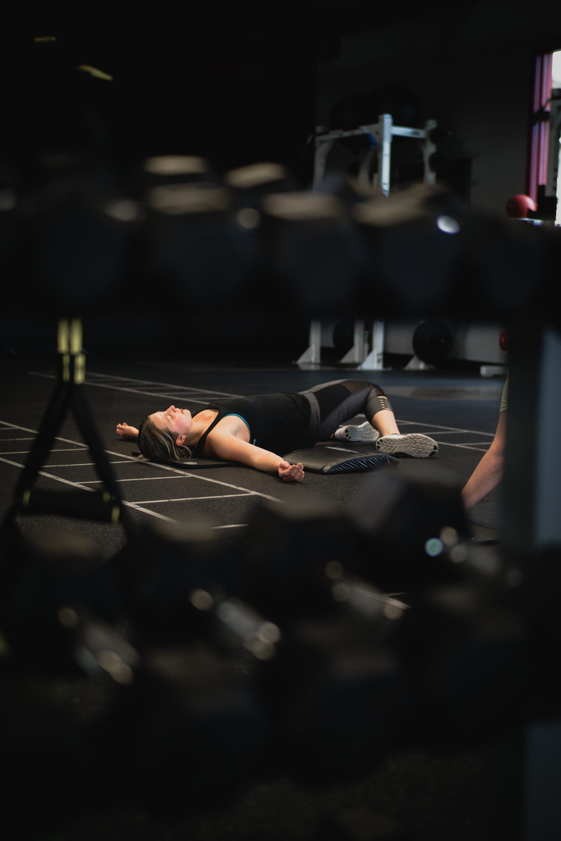 warmup, near, leisure activity, stretch, real people, men, machine, business, human body part, relaxation, human hand, lifestyles, session, 5K, mat, indoors