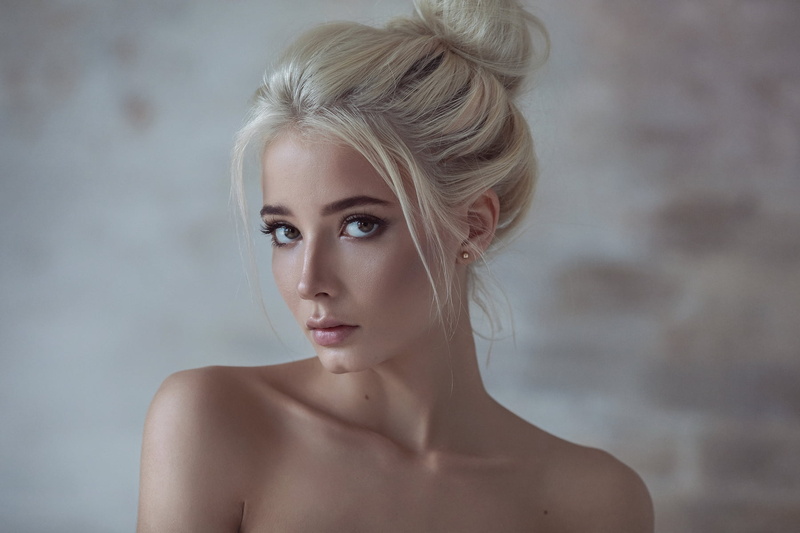 bare shoulders, hairbun, depth of field, Katerina Shiriaeva, Sergei Grablev, women, eyeliner, makeup, looking at viewer, portrait, blonde, eyeshadow, 720P