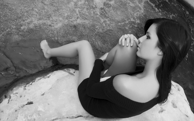 full length, 2K, high angle view, bare shoulders, one person, lying down, lifestyles, relaxation, young women, hairstyle, leisure activity, women, beauty