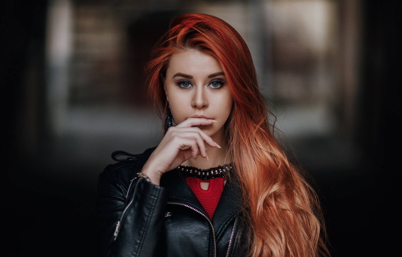 face, redhead, hand, Hakan Erenler, 1080P, Dana Bounty, red, look, long hair