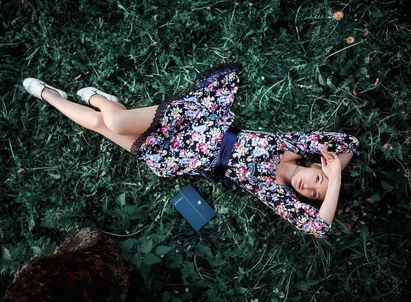 Light, dress, grass, pose, look, Hakan Erenler, mood, book, 2K