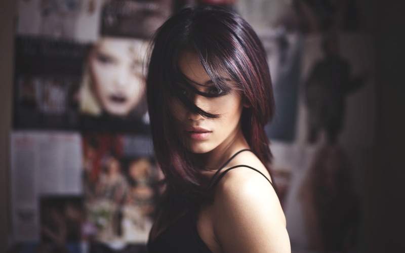 black, real people, headshot, women, hair, indoors, focus on foreground, contemplation, 1080P, looking, adult, one person, long hair, lifestyles, portrait