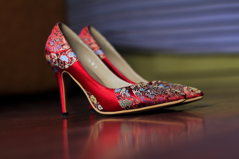 female wear, pair, floral pattern, 1080P, personal accessory, stilettos, china shoes, ornate, reflection, red, close-up, stiletto, shoe, water, pumps