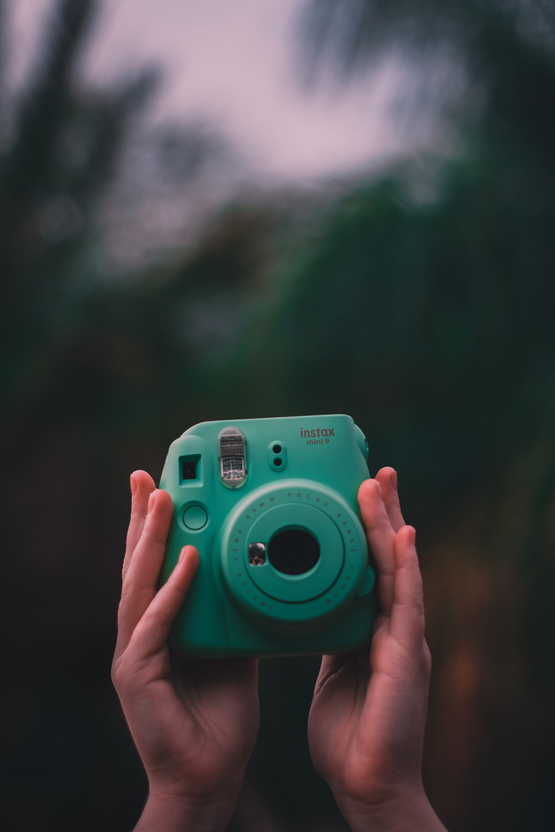 cup, day, fujifilm, embroidery, human finger, 5K, instax, teal, electronics, camera lens, one person, instant, holding, toe, video gaming, person, human