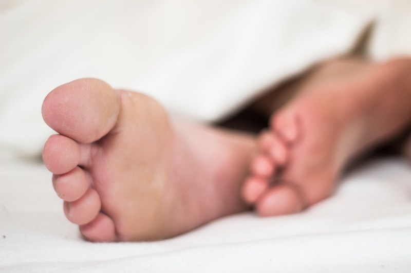 human, young, people, 5K, white, hand, feet, sleepy, textile, human Foot, sole of foot, nap, exhausted, human Hand, selective focus, human Toe, toes, sleep