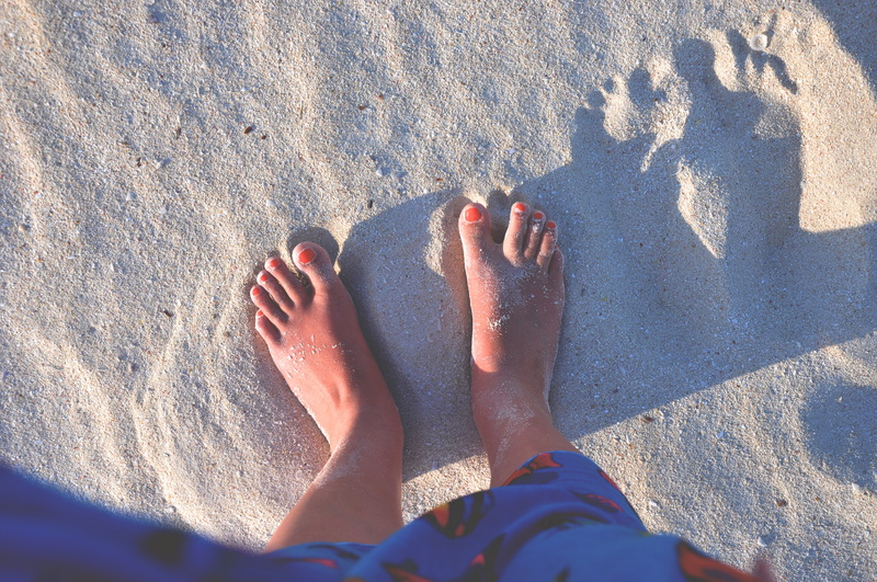 body part, high angle view, land, outdoors, human foot, jeans, nature, one man only, gray, standing, sand, san, person, human body part, one person, 4K