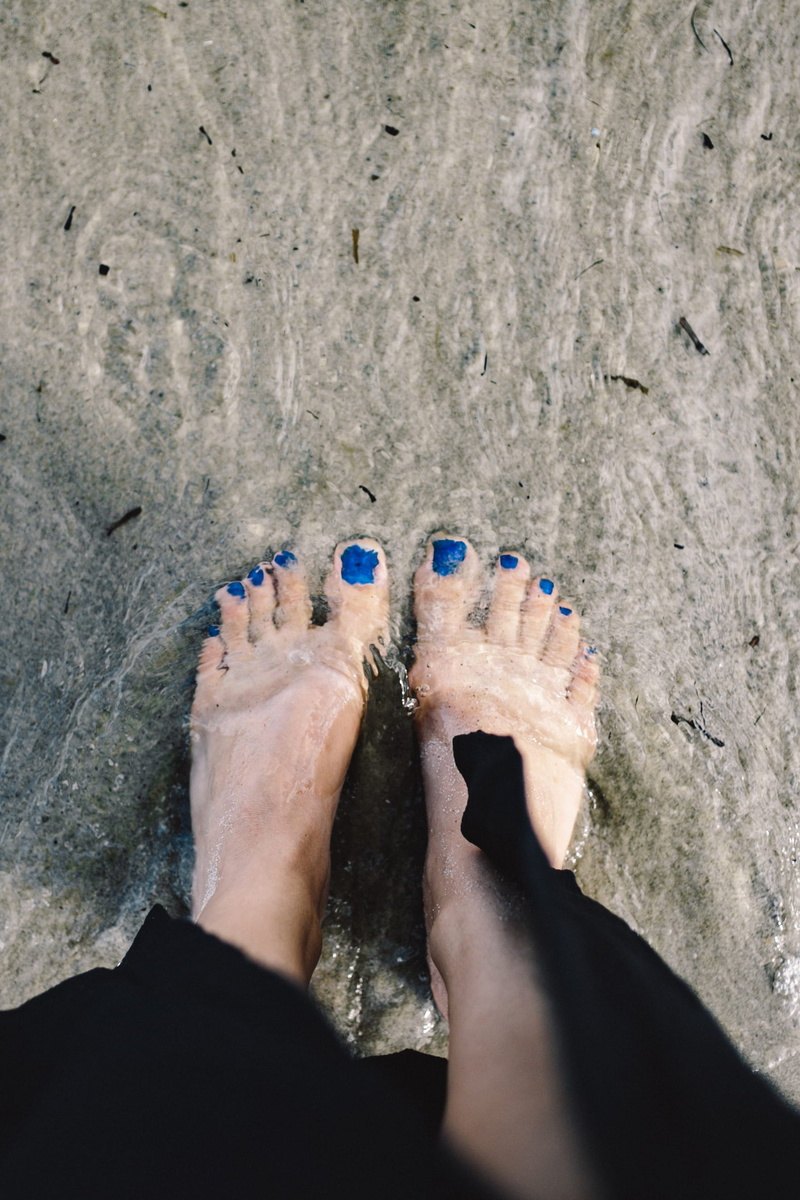 land, vacations, lifestyles, human Foot, feet, SEASIDE, blue nails, leisure activity, s, person, barefoot, nail, 2K, beach, CLOSEUP, nails, summer, low section