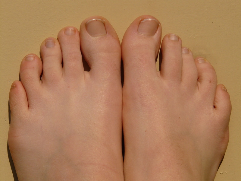 Ten, skin, colored background, real people, adult, human foot, hand, relaxation, nail, human skin, Toenail, Fun, human body part, one person, women, Foot