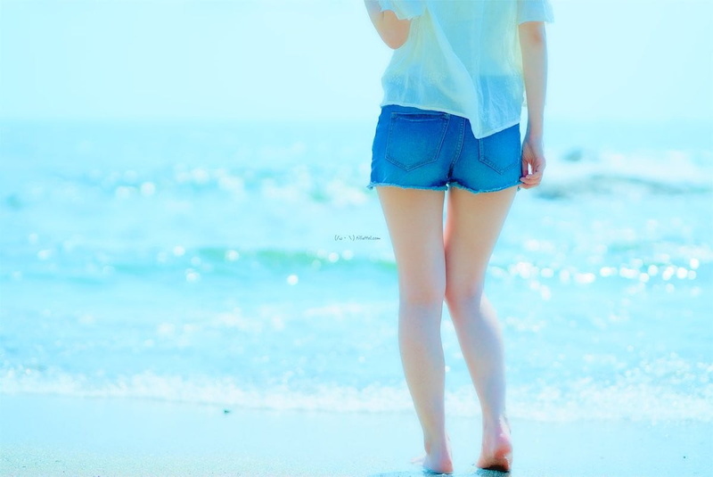 top, day, outdoors, women, blue, nature, white, body part, standing, water, denim, 480P, Japan, s, horizon over water, low section, land, barefoot, beach