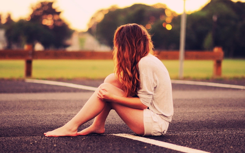 casual clothing, women, adult, focus on foreground, young adult, full length, contemplation, day, sitting, hairstyle, women outdoors, pavements, real people