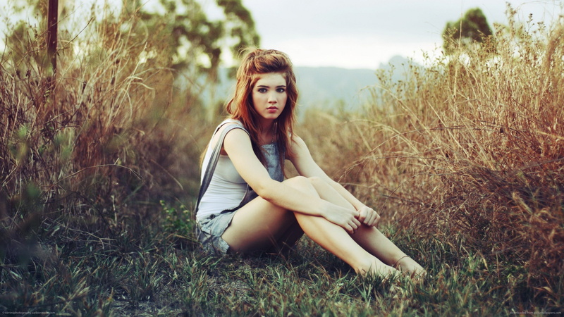 barefoot, women outdoors, field, women, holding knees, alone, 2K