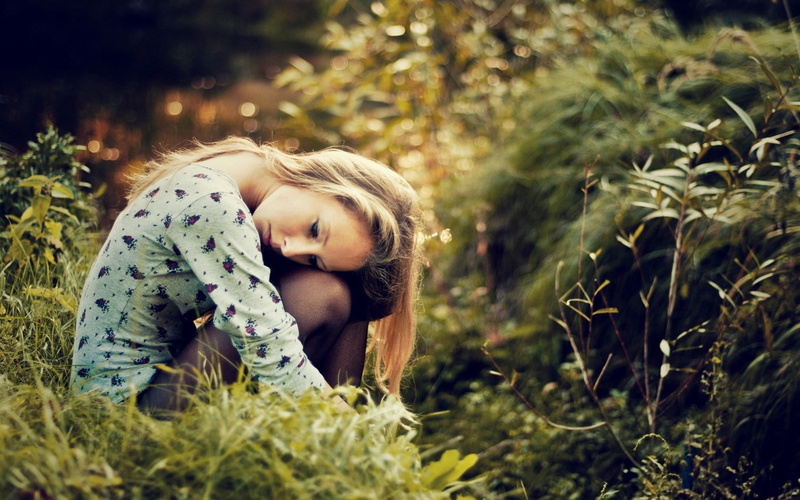 holding knees, green color, contemplation, model, women outdoors, forest, field, 720P, grass, innocence, blonde, one person, child, women, selective focus