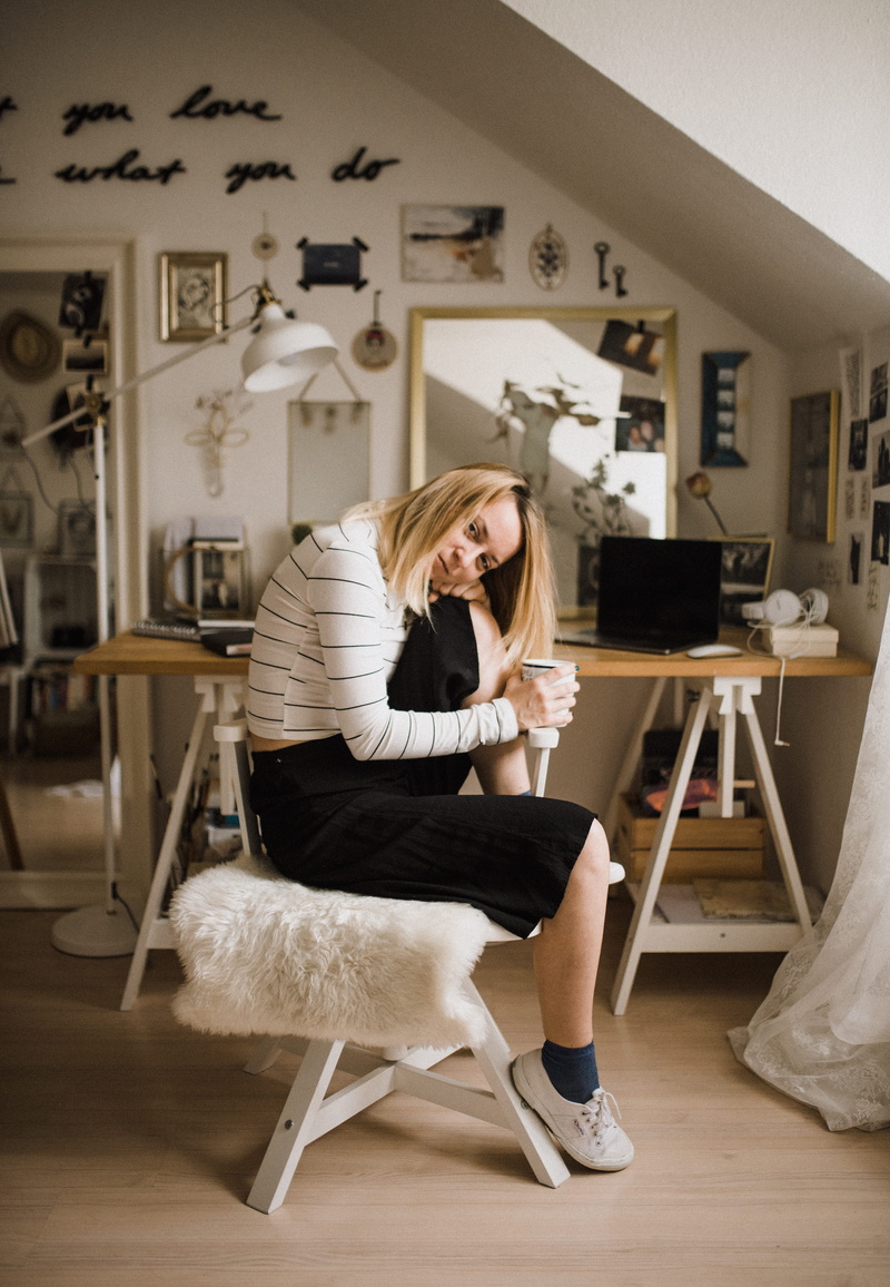 room, emotion, knee, one person, straight, hair, seat, resting, mid adult women, sitting, holding, home interior, looking, young adult, 5K, beautiful woman