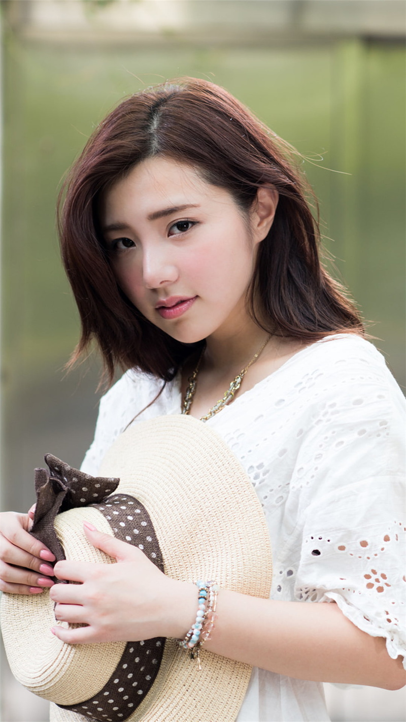 straw hat, teenager, 1080P, young adult, one person, holding, waist up, clothing, looking at camera, beauty, adult, hairstyle, looking, casual clothing