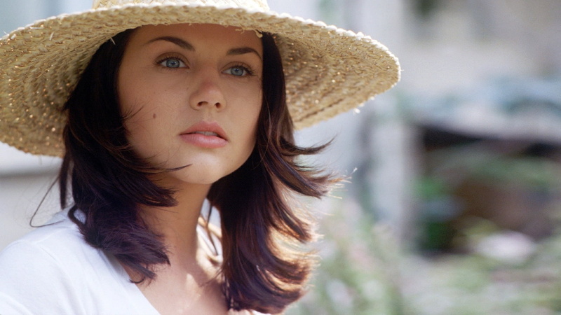 sun hat, body part, looking, s, actress, front view, brown hair, portrait, human body part, women, hairstyle, beauty, beautiful woman, contemplation, young adult