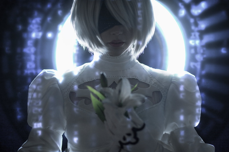 cosplay, 2K, hair over one eye, video game girls, Nier: Automata, silver hair, model, gloves, video games, video game characters, 2B, flowers, Sayathefox