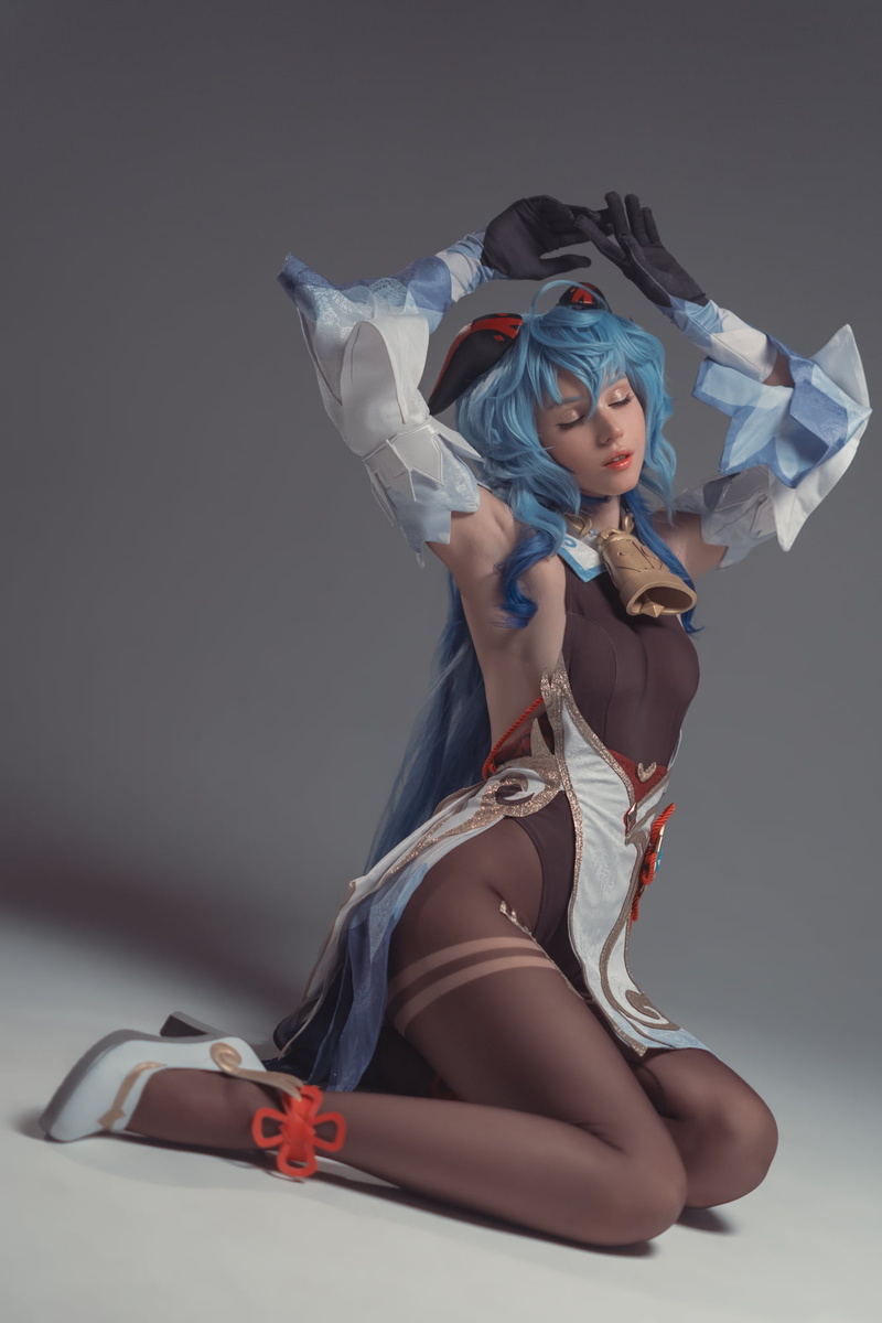 Ganyu (Genshin Impact), arm warmers, closed eyes, blue hair, gloves, simple background, video game girls, women indoors, video game characters, 1080P