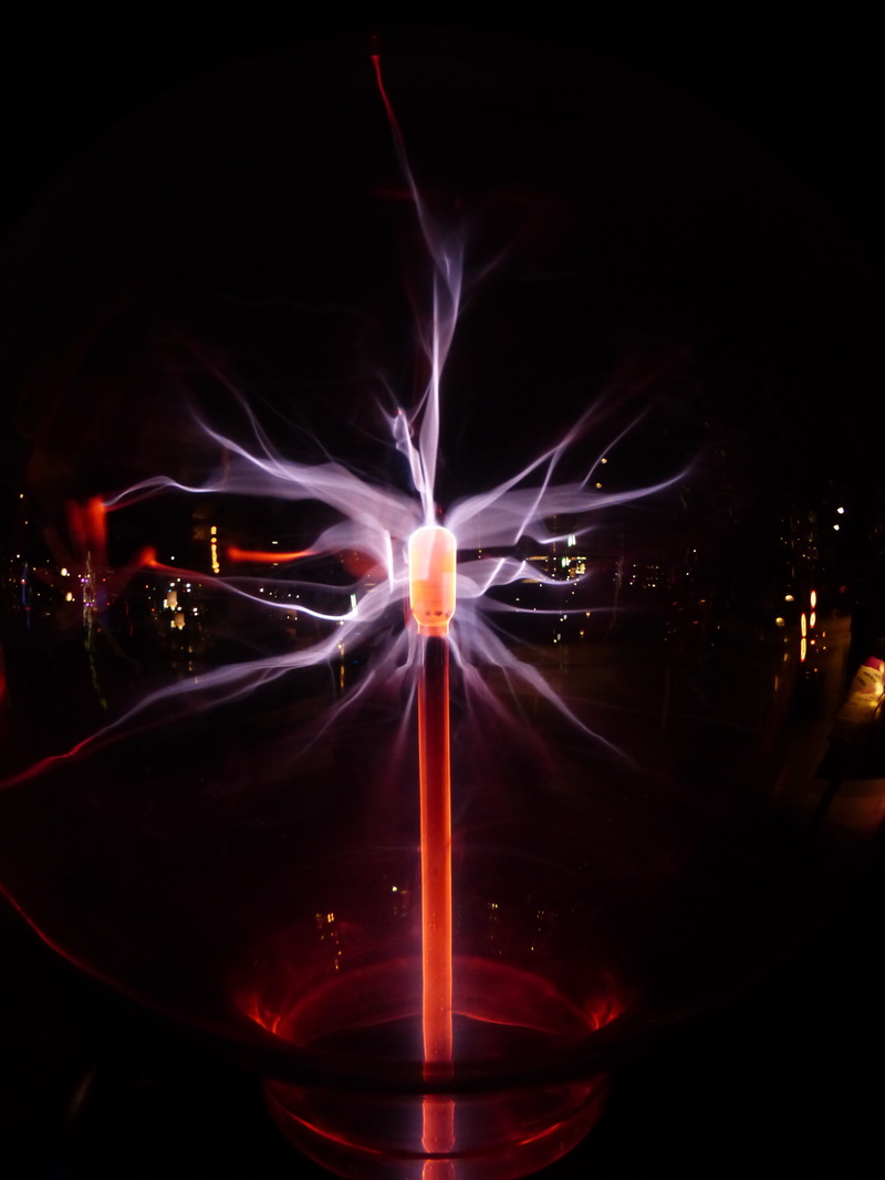 lamp, indoors, futuristic, plasma globe, 4K, orange, electricity, long exposure, creativity, toys, dark, inert gas entladungsröhre, human hand, plasma