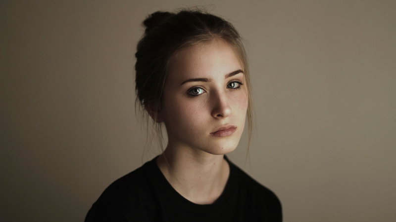 women, T-shirt, blonde, nose, model, tied hair, black shirt, eyes, lips, face, eyebrows, green eyes, 2K, looking at viewer, ear