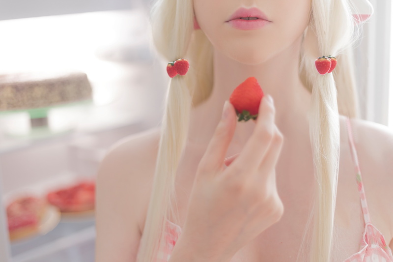 women indoors, bokeh, parted lips, tied hair, cosplay, Sayathefox, closeup, depth of field, strawberries, indoors, 5K, blonde, pink lipstick, lips, bra straps