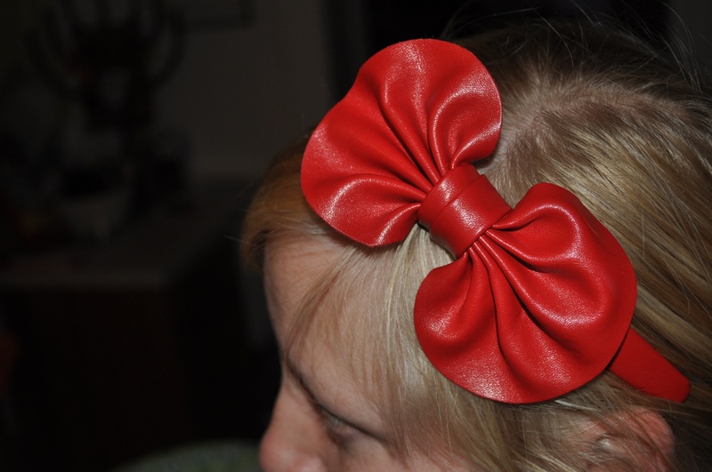 hair, ribbon, hairband, bow, romantic, headshot, rockabilly, loop, women, close-up, red, lifestyles, indoors, females, hairstyle, human face, one person