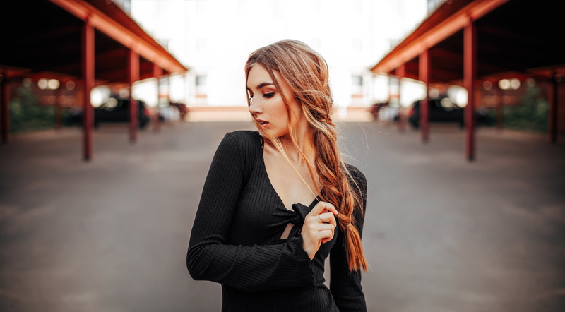 5K, long hair, women outdoors, black dress, tied top, women, makeup, freckles