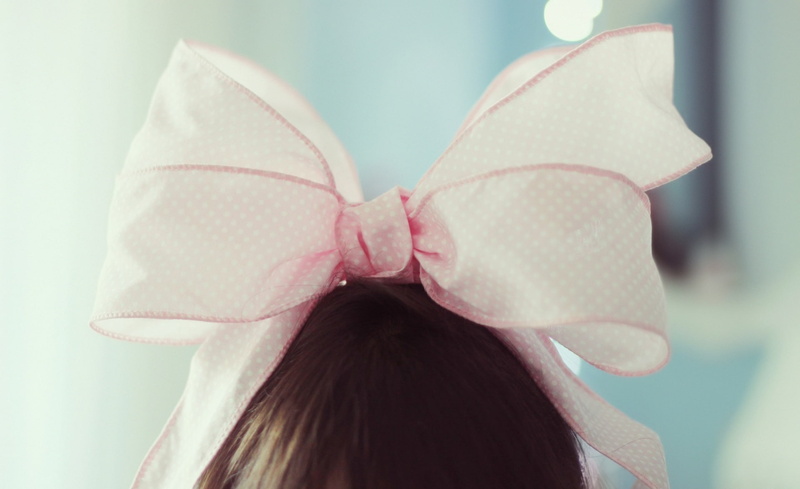 women, indoors, flower, hairstyle, human body part, portrait, ribbon, close-up, headband, headshot, Cute, tied bow, hair, 1080P, beauty in nature, softness